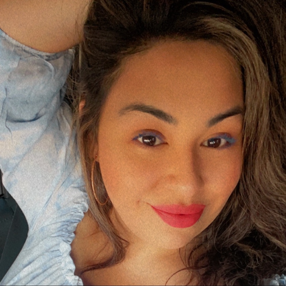 Meet your Posher, Moni